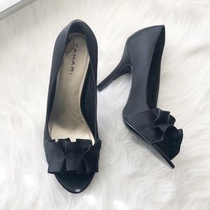 TAHARI SLOAN > satin peep toe heels